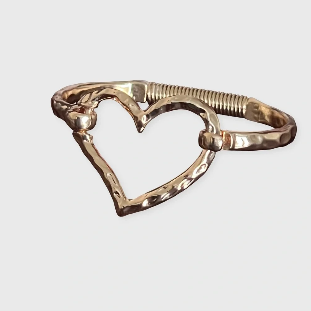 Gold Heart-Shaped Women's Bracelet - Picture 4 of 7